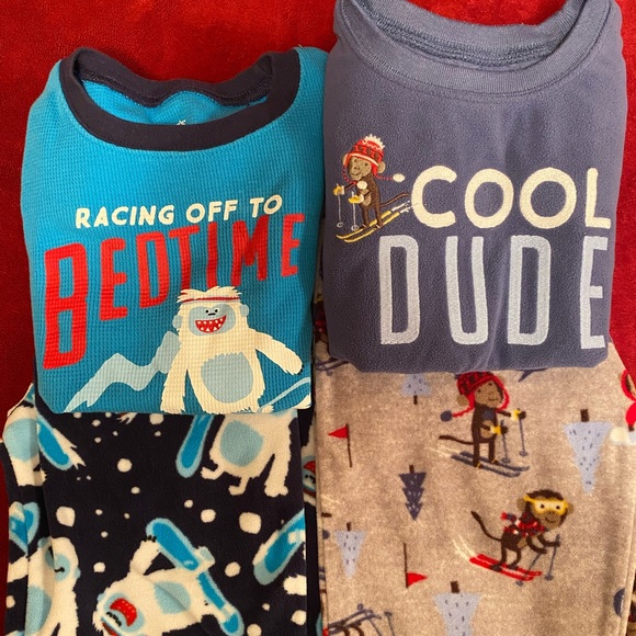 2 boys Carter’s pjs - Picture 1 of 7